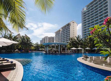 Отель Ramada Plaza by Wyndham Sanya Bay