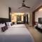 Отель Ramada Plaza by Wyndham Sanya Bay
