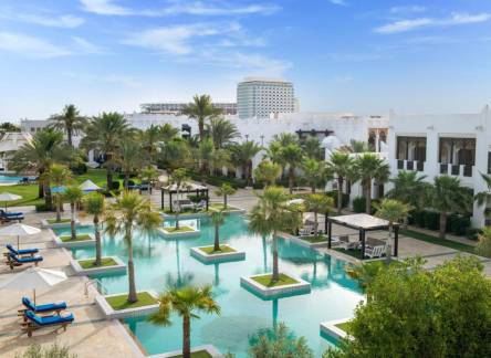 Отель Sharq Village & Spa, a Ritz-Carlton Hotel