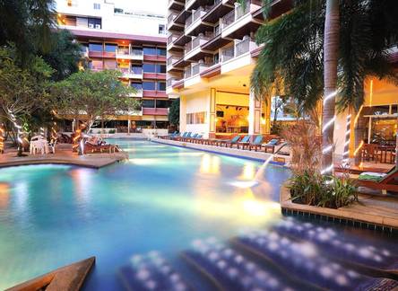 Отель B Buri Hotel