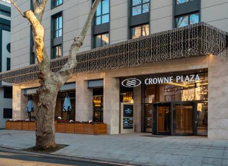 Отель Crowne Plaza Istanbul - Ortakoy Bosphorus, an IHG Hotel