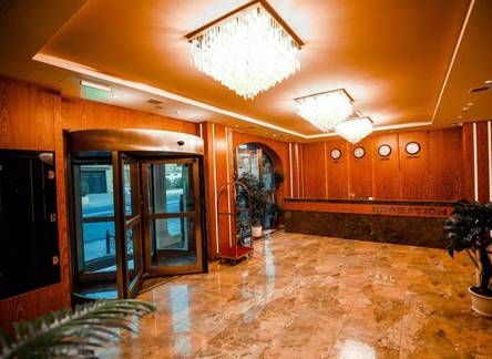 Отель Regal Inn Badamdar Hotel