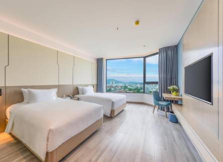 Отель Awaken Da Nang Hotel