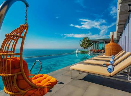 Отель Le Sands Oceanfront Danang Hotel