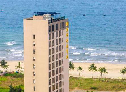 Отель Mangata Beachfront Hotel