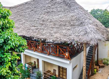 Отель La Fontana Restaurant & Bungalows