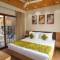 Отель TreeHouse Mars Beach Cottages