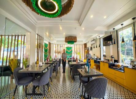 Отель HUE GUH The Porto Candolim