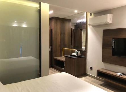 Отель The Plazinn by Legends Hotels