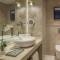 Отель Maani Muscat Hotel & Suites