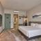 Отель Sleeping Lion Suites