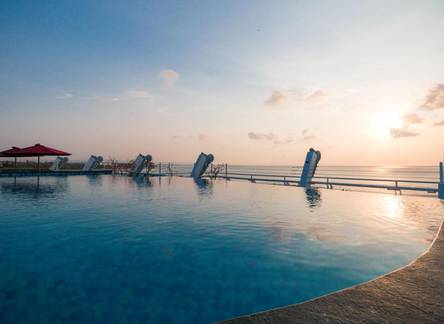 Отель Kutabex Beach Front Hotel
