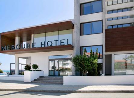 Отель Mercure Larnaca Beach Resort
