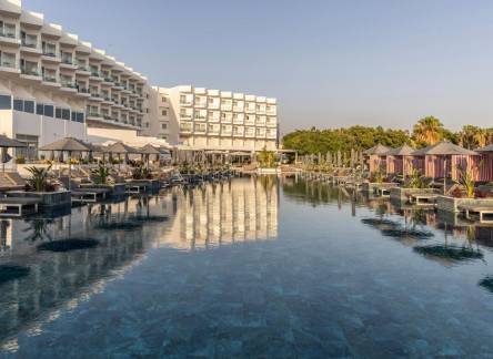 Отель Cali Resort & Spa