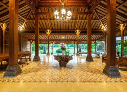 Отель Griya Shanti Suites