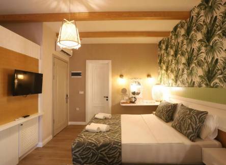 Отель Dolphin Park Hotel