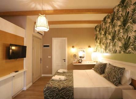 Отель Dolphin Park Hotel