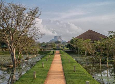 Отель Water Garden Sigiriya