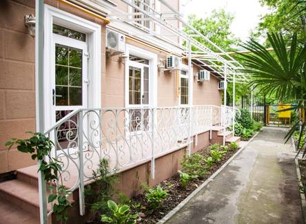 Отель Khosta Garden Hotel (Хоста Гарден)