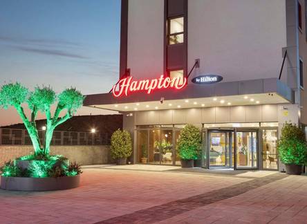 Отель Hampton By Hilton Istanbul Arnavutkoy