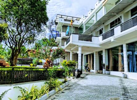 Отель Queens Beach Hotel
