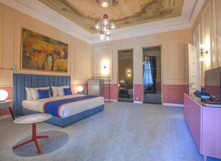 Отель Heritage Hotel and Suites
