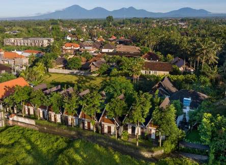 Отель Kanhara Villas by Pramana Villas