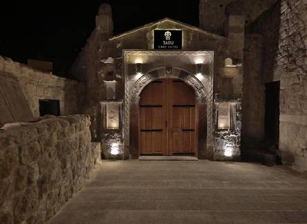 Отель Taru Cave Suites