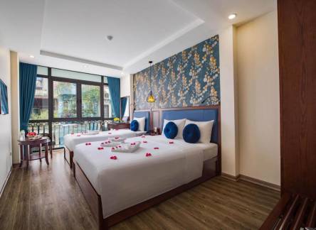 Отель Holiday Emerald Hotel
