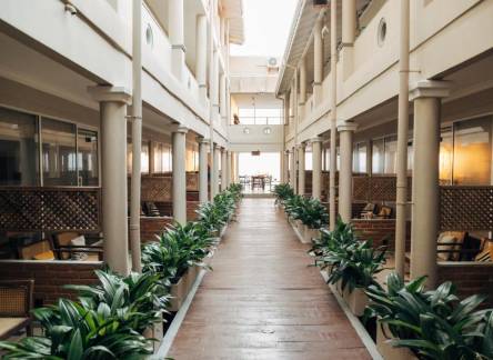 Отель Neevana Hotel Hikkaduwa