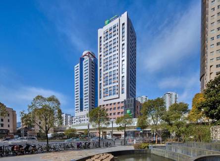 Отель Holiday Inn Express Shanghai Zhenping