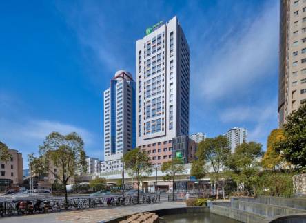 Отель Holiday Inn Express Shanghai Zhenping