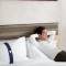 Отель Holiday Inn Express Shanghai Zhenping