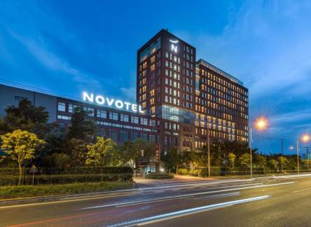 Отель Novotel Shanghai Clover