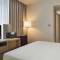 Отель Capital Centre Arjaan by Rotana