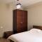 Отель Crystal Town House