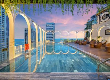 Отель Golden Lotus Luxury Hotel Danang