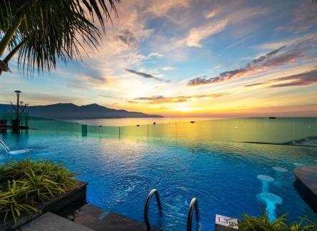 Отель Sala Danang Beach Hotel