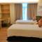 Отель Cormar Suites