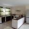 Отель Jaidss Holiday Apartments