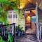 Отель The Emerald Guest House & Villa