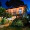 Отель The Emerald Guest House & Villa