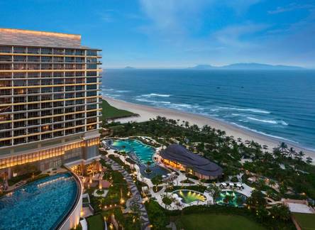Отель New World Hoiana Beach Resort