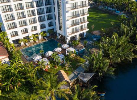 Отель Shining Riverside Hoi An Boutique & Spa