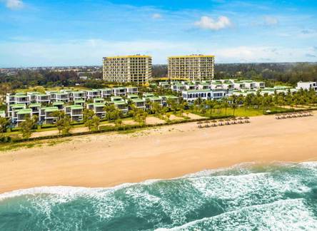 Отель Wyndham Hoi An Royal Beachfront Resort & Villas