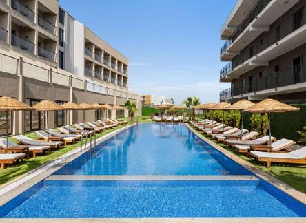 Отель Ramada by Wyndham Cesme