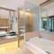 Отель Chengdu Taihe International Hotel