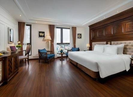 Отель The Q Hotel