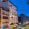 Отель The Q Hotel