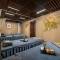 Отель The Q Hotel